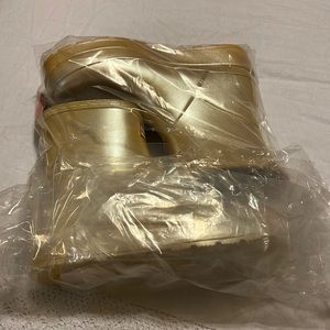 Brand new Hunter Welles nebula rain boot Yellow size 9.